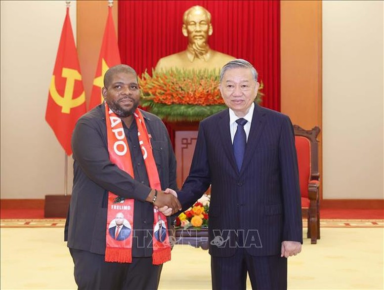 Tổng Bí thư Tô Lâm và Tổng Thư ký Đảng FRELIMO Chakil Aboobabcar - Ảnh: TTXVN