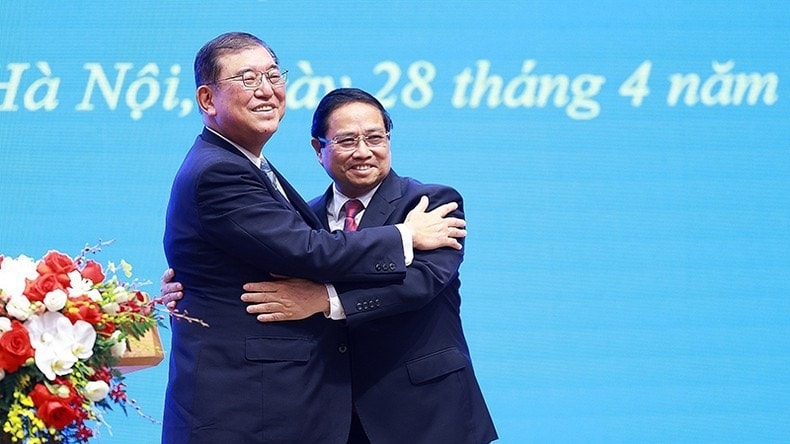 Thủ tướng Phạm Minh Chính và Thủ tướng Nhật Bản Ishiba Shigeru tại cuộc gặp gỡ báo chí hai nước. Ảnh: TTXVN