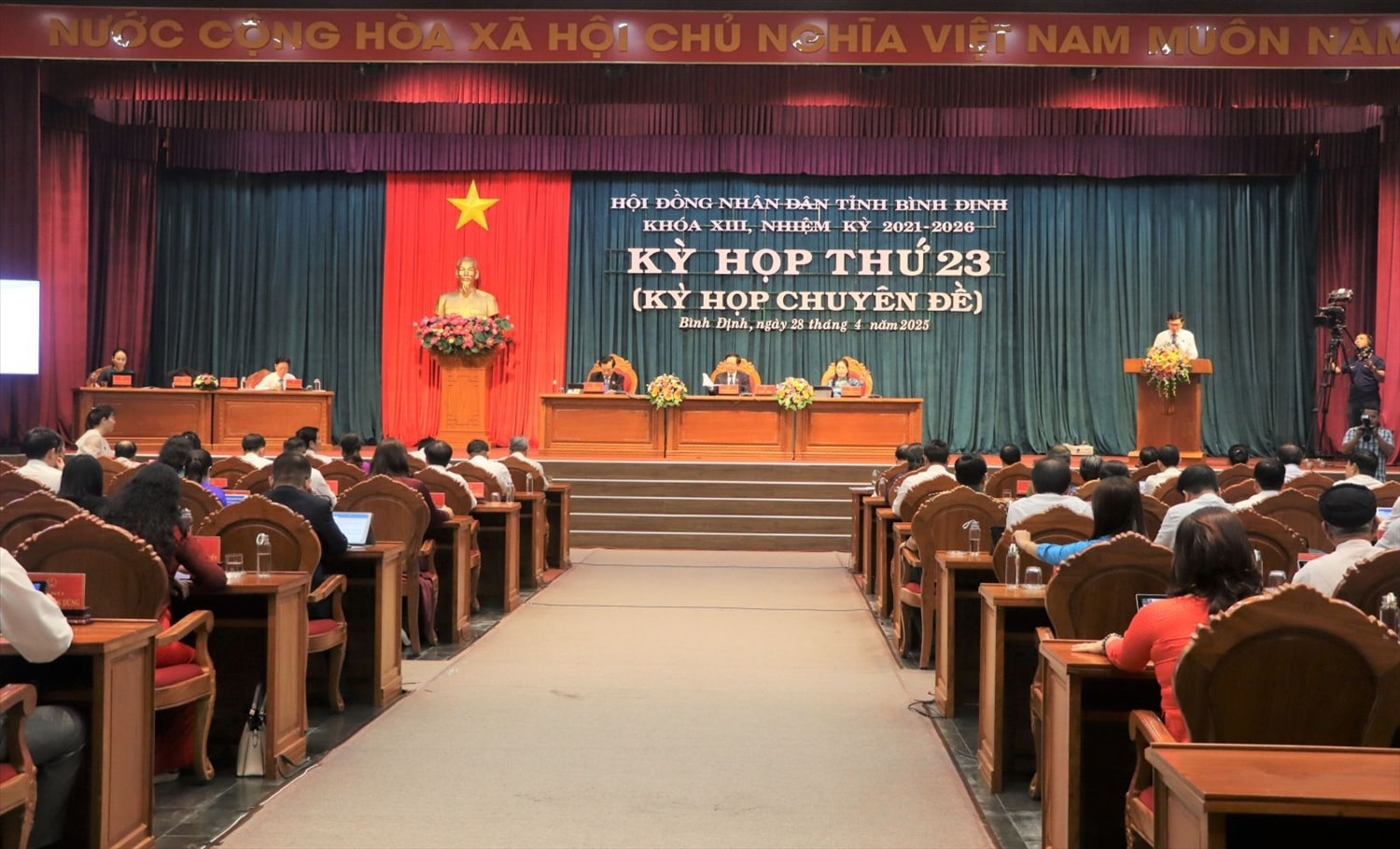 Quang cảnh cuộc họp