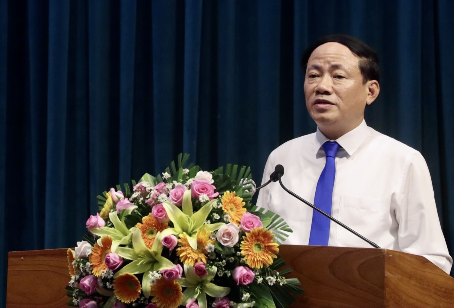 Ông Phạm Anh Tuấn, Chủ tịch UBDN tỉnh Bình Định trình bày về chủ trương sắp xếp đơn vị hành chính tỉnh Gia Lai và tỉnh Bình Định năm 2025