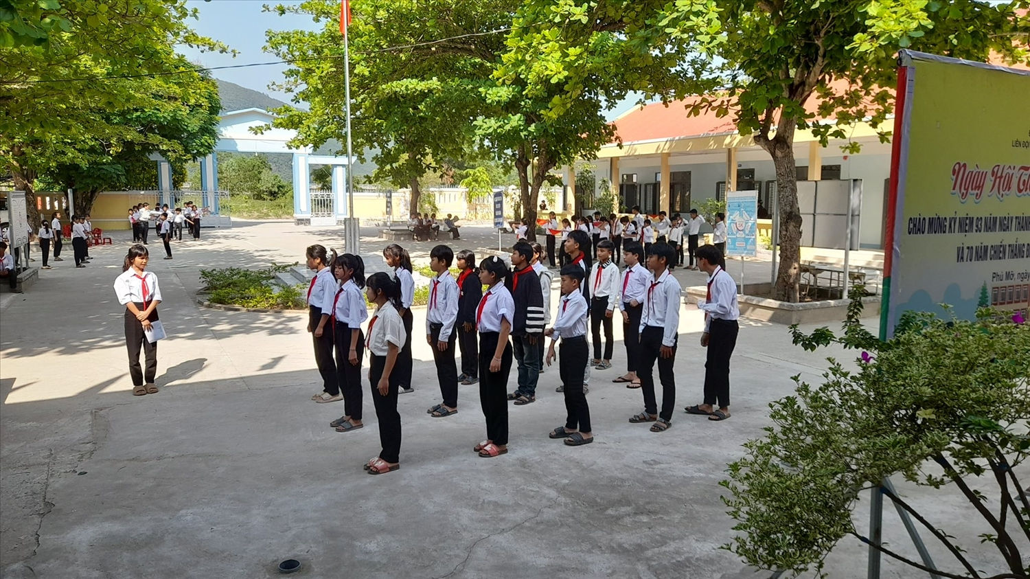 Trường Phổ thông Dân tộc nội trú Đinh Núp được Nhà nước quan tâm đầu tư về cơ sở vật chất để tạo điều kiện thuận lợi cho các em học sinh học tập