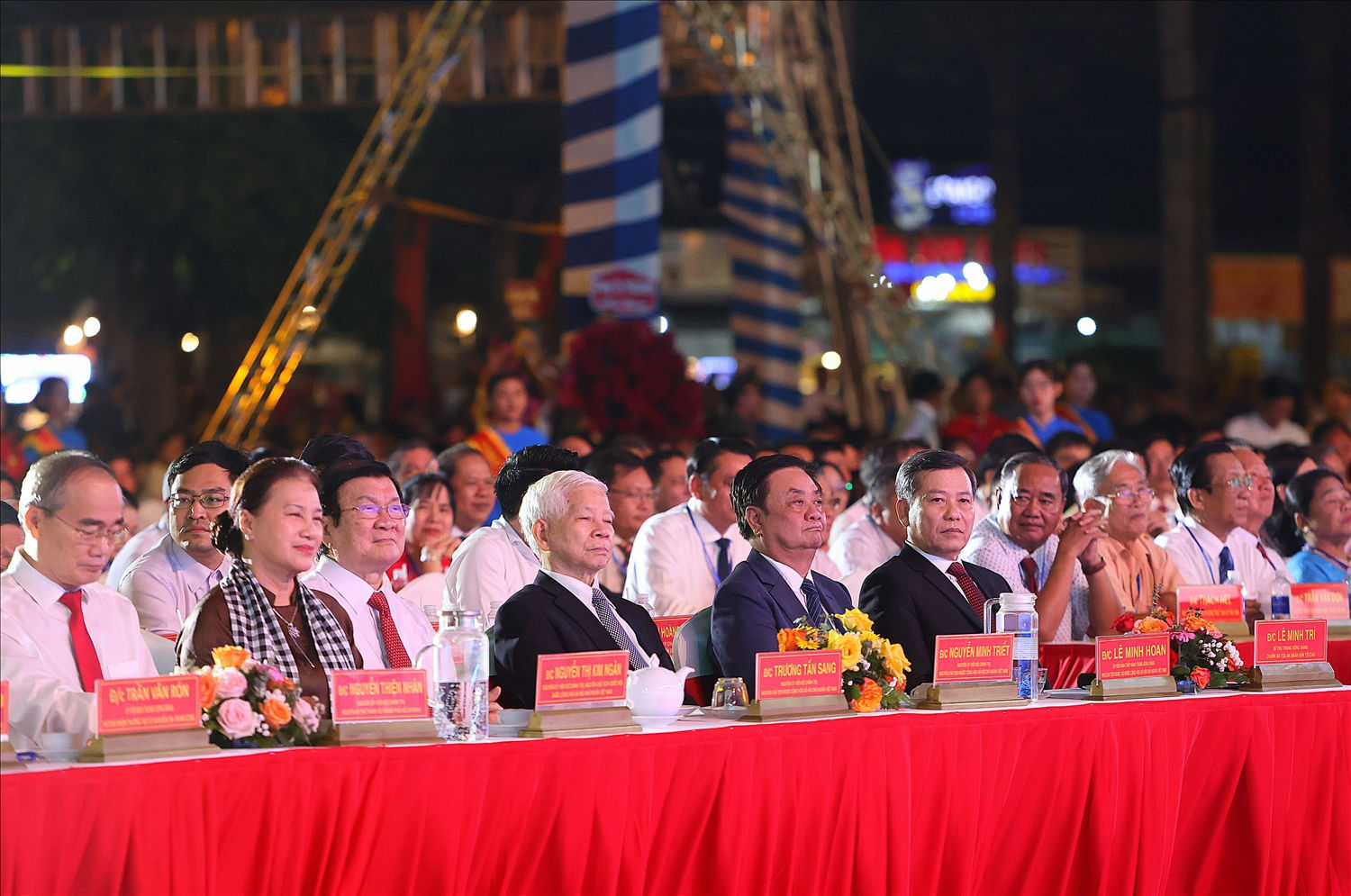 Các đại biểu tham dự buổi lễ Các đại biểu tham dự buổi lễ