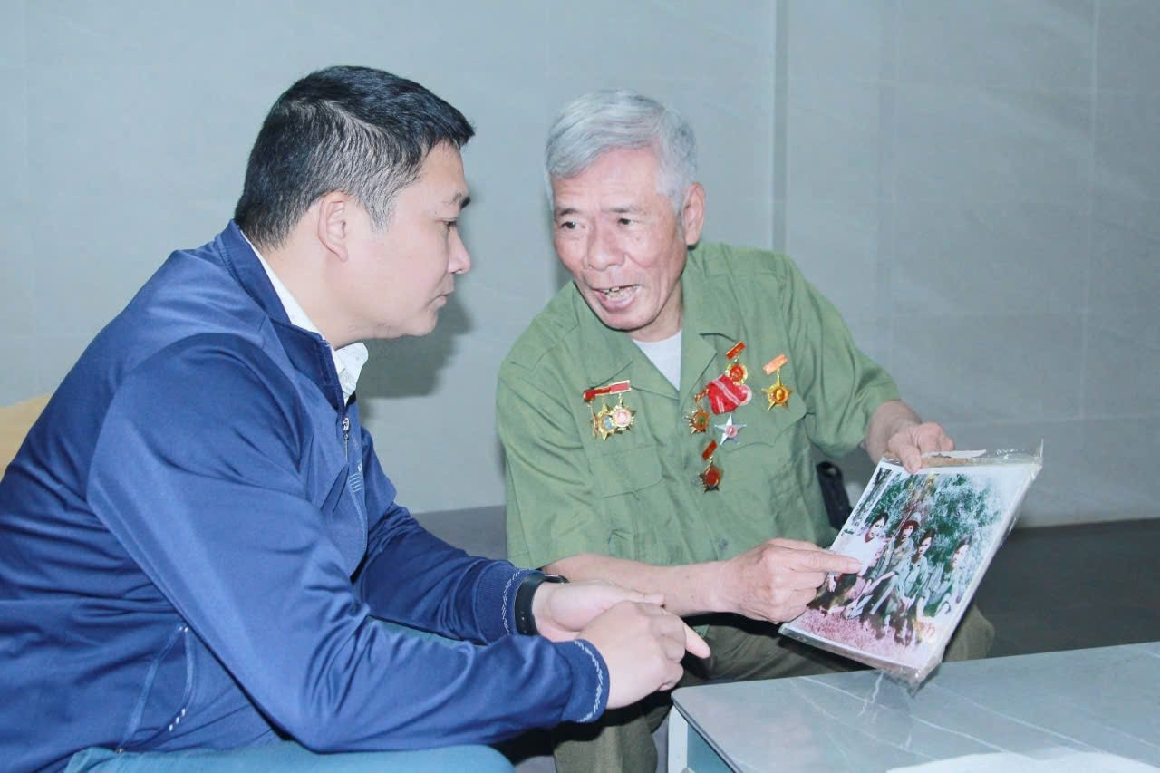 CCB Bùi Đăng Bình chia sẻ bức ảnh kỷ niệm về tình đồng đội.Ảnh TL