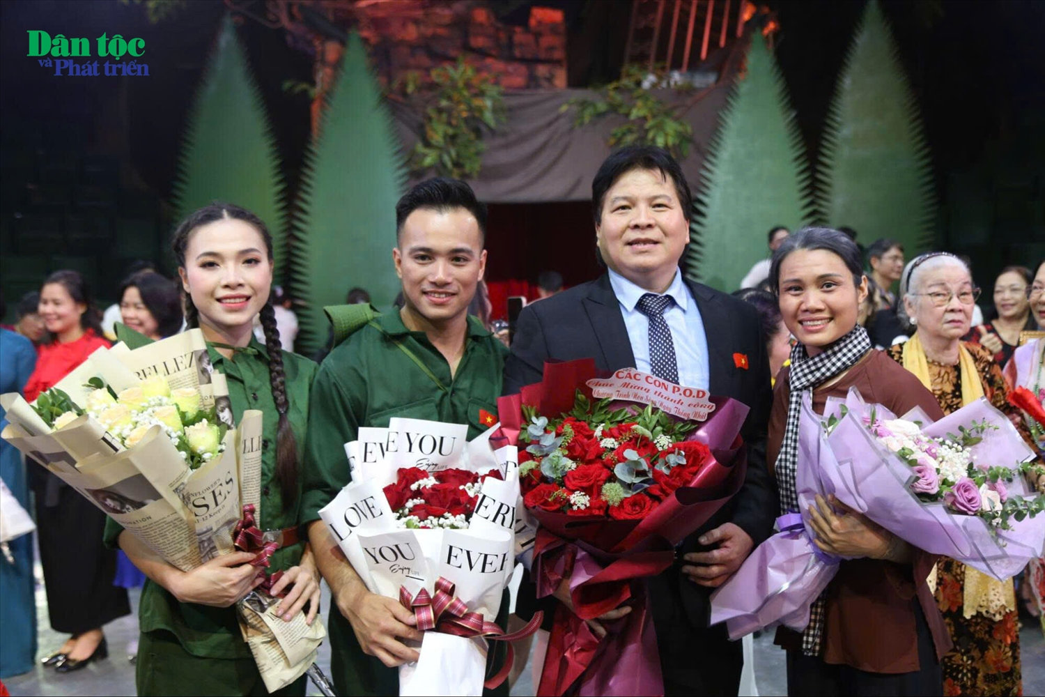 Nghệ sĩ Nhân dân Tống Toàn Thắng - Giám đốc Liên đoàn Xiếc Việt Nam, chia sẻ: Qua việc chuyển hóa những câu chuyện lịch sử thành nghệ thuật, chúng tôi mong muốn truyền tải đến khán giả, đặc biệt là giới trẻ, thông điệp về tình yêu Tổ quốc, lòng tự hào dân tộc, sức mạnh của tinh thần đoàn kết và ý thức gìn giữ truyền thống văn hóa, lịch sử.