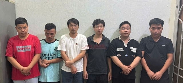 Có tất cả 48 đối tượng chơi Poker trá hình bị tạm giữ cùng tang vật Có tất cả 48 đối tượng chơi Poker trá hình bị tạm giữ cùng tang vật