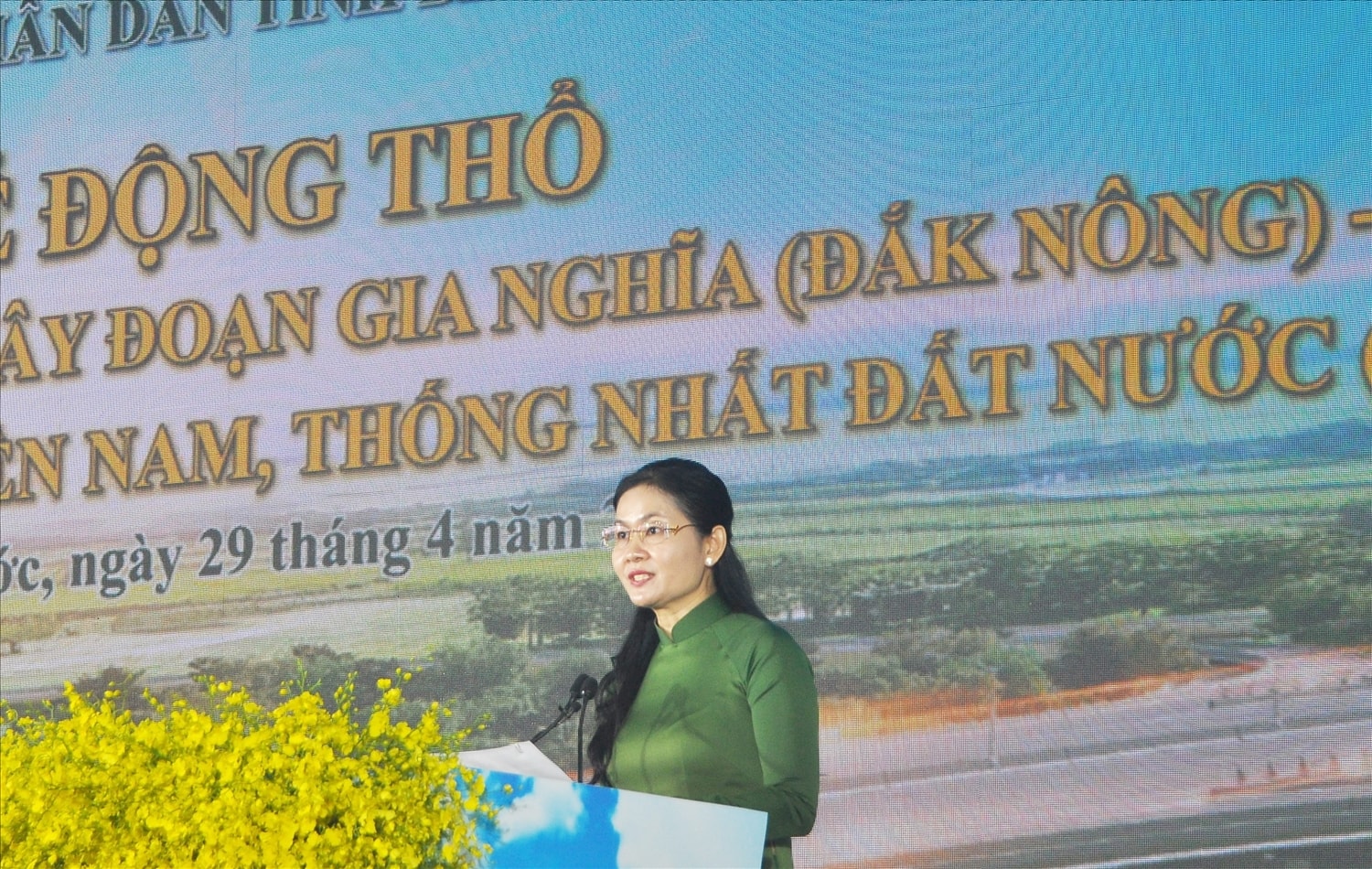 Bà Tôn Ngọc Hạnh, Ủy viên dự khuyết Trung ương Đảng, Bí thư Tỉnh ủy Bình Phước phát biểu tại Chương trình. Bà Tôn Ngọc Hạnh, Ủy viên dự khuyết Trung ương Đảng, Bí thư Tỉnh ủy Bình Phước phát biểu tại Chương trình.