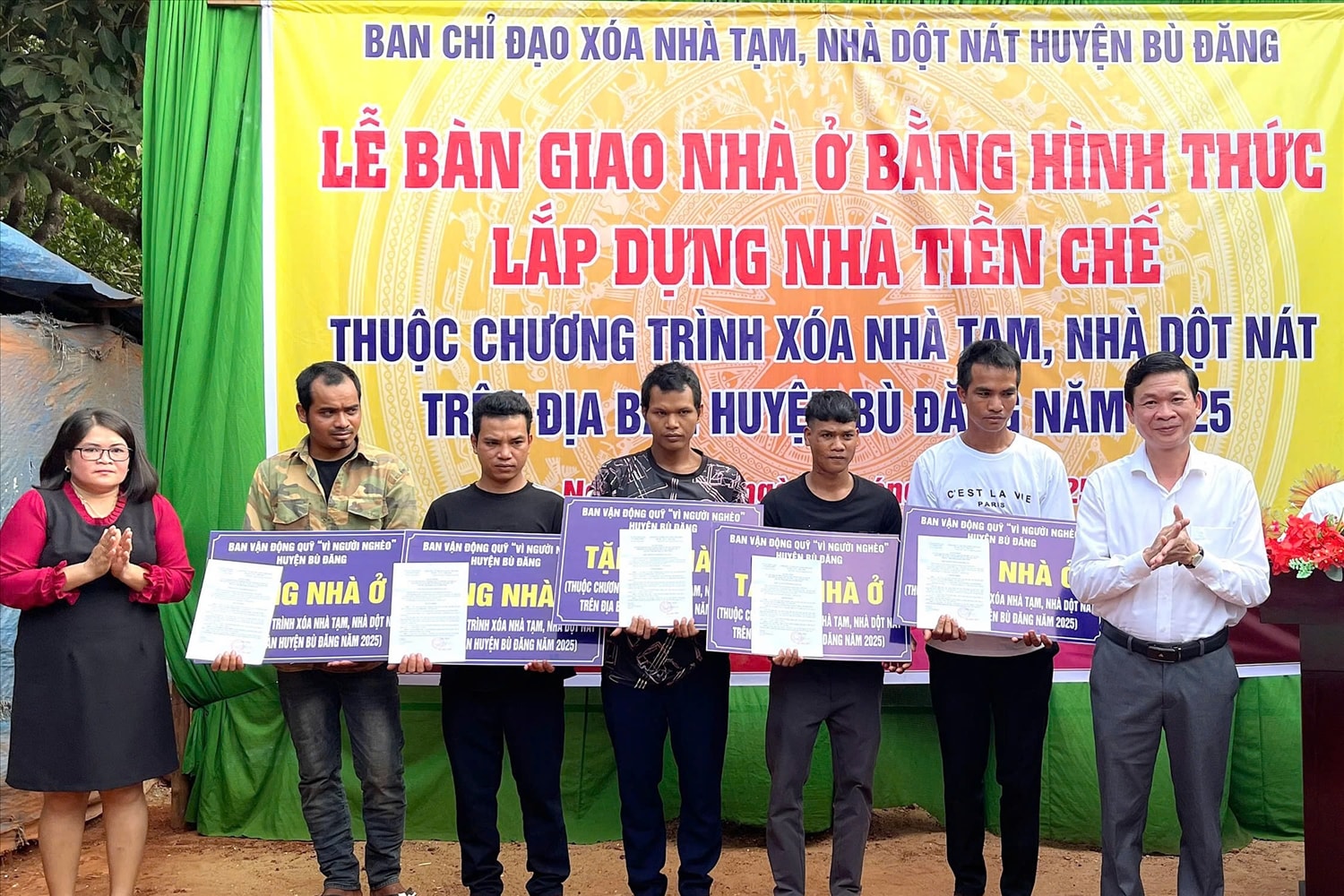 Lễ bàn giao nhà cho người dân huyện Bù Đăng Lễ bàn giao nhà cho người dân huyện Bù Đăng