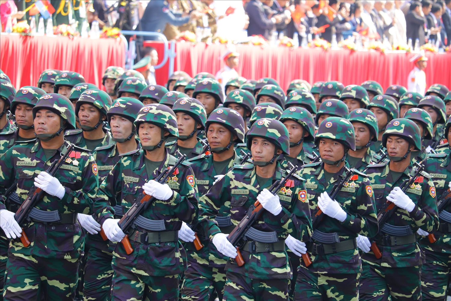 Khối lực lượng quân đội nước bạn Lào