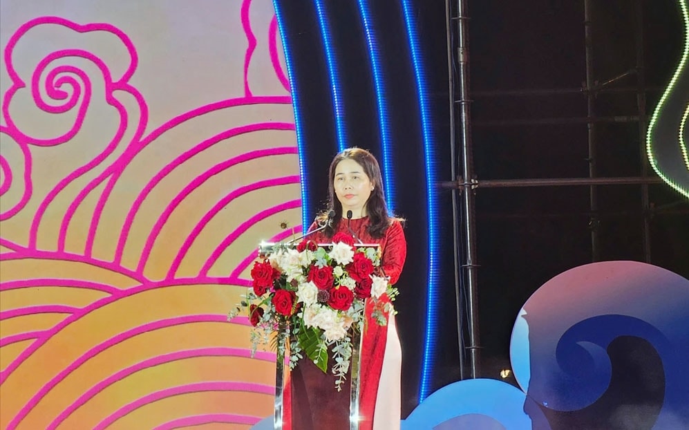 Bà Đỗ Thị Diệu Hạnh - Giám đốc Sở Văn hóa, Thể thao và Du lịch tỉnh Bình Định phát biểu tại Lễ khai mạc Lễ hội Văn hoá Ẩm thực Bà Đỗ Thị Diệu Hạnh - Giám đốc Sở Văn hóa, Thể thao và Du lịch tỉnh Bình Định phát biểu tại Lễ khai mạc Lễ hội Văn hoá Ẩm thực