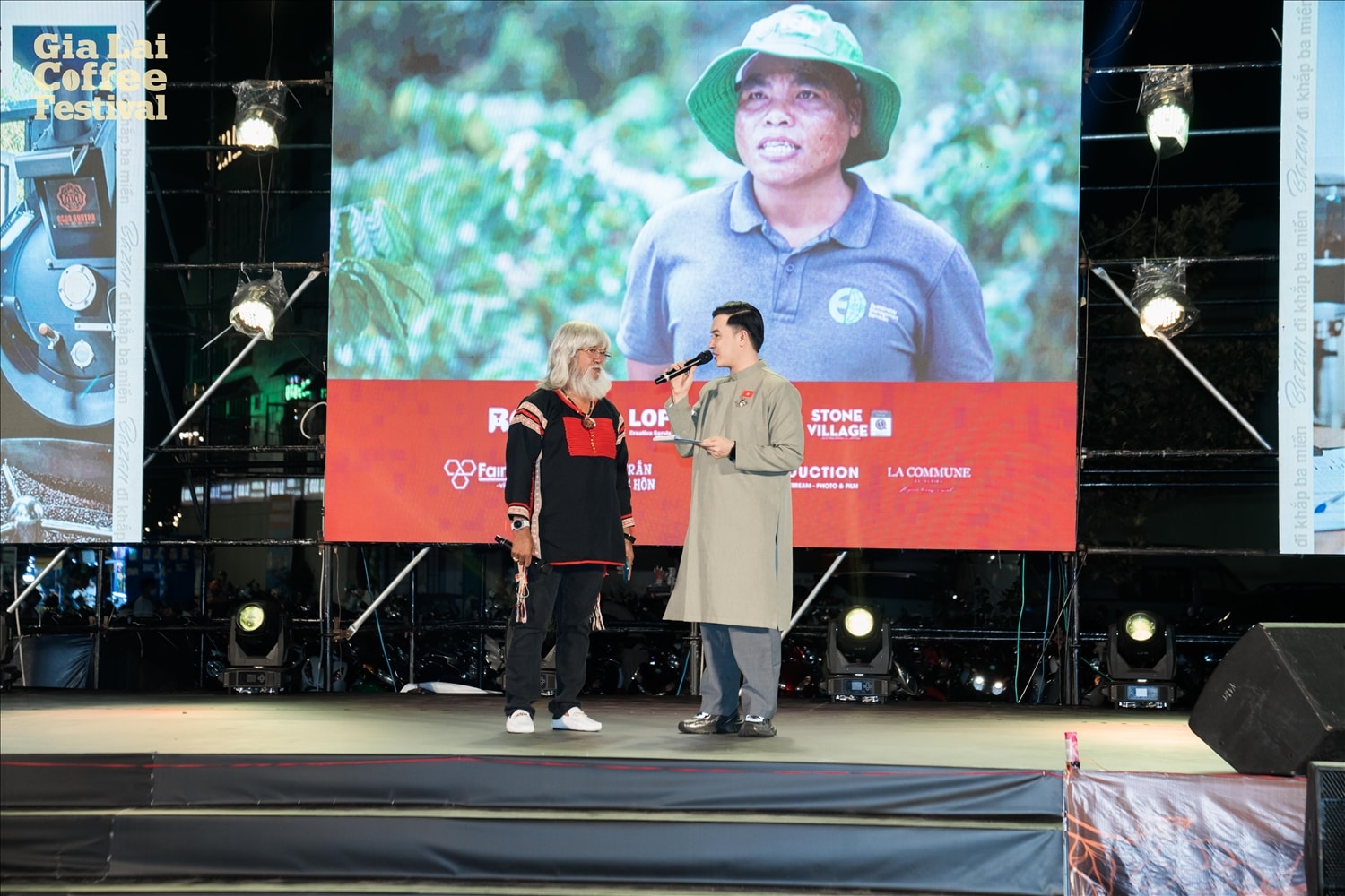 Giao lưu khách mời trong chương trình khai mạc Giao lưu khách mời trong chương trình khai mạc