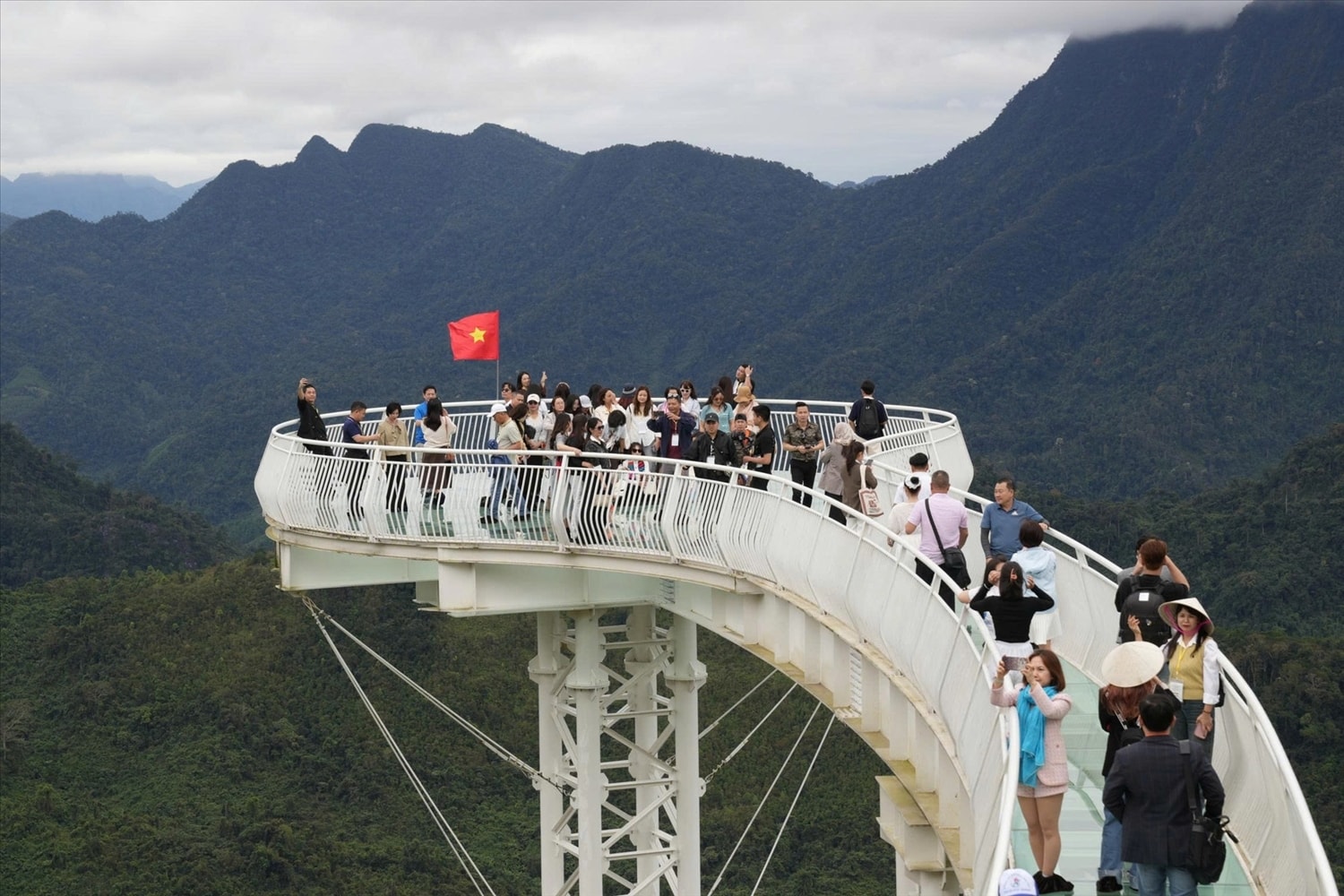 Điểm check-in Cổng trời Đông Giang (Đông Giang, Quảng Nam).