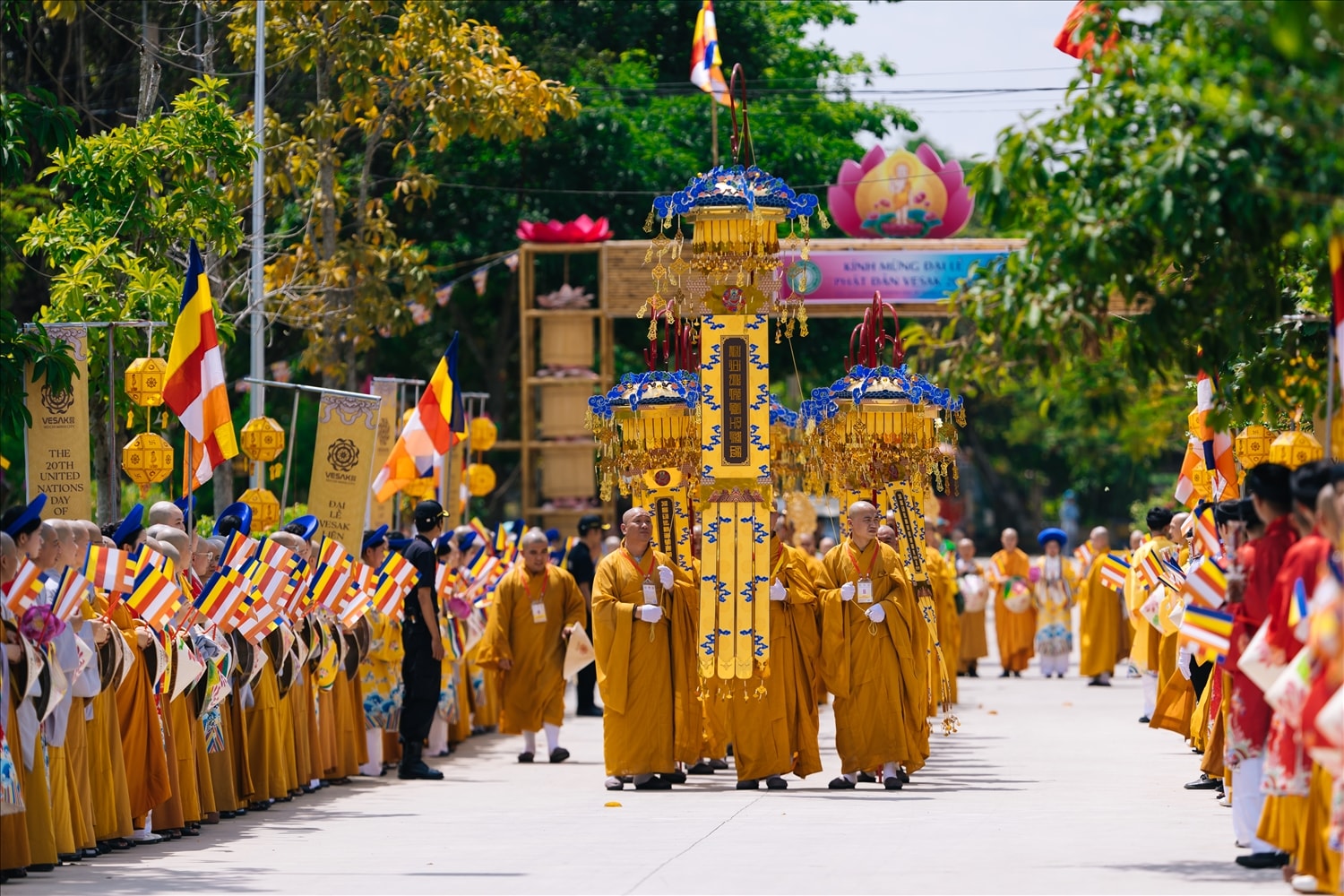 Hàng nghìn tăng ni, phật tử TP. Hồ Chí Minh nghinh đón Xá lợi Đức Phật vào ngày 2/5/2025 Hàng nghìn tăng ni, phật tử TP. Hồ Chí Minh nghinh đón Xá lợi Đức Phật vào ngày 2/5/2025