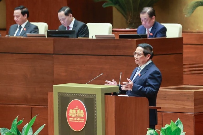 Thủ tướng cho biết, Chính phủ đã hoàn thành rà soát, đang đề xuất Bộ Chính trị, Quốc hội tháo gỡ vướng mắc cho trên 2.200 dự án với tổng vốn gần 5,9 triệu tỷ đồng và tổng quy mô sử dụng đất khoảng 347.000 ha - Ảnh: VGP/Nhật Bắc Thủ tướng cho biết, Chính phủ đã hoàn thành rà soát, đang đề xuất Bộ Chính trị, Quốc hội tháo gỡ vướng mắc cho trên 2.200 dự án với tổng vốn gần 5,9 triệu tỷ đồng và tổng quy mô sử dụng đất khoảng 347.000 ha - Ảnh: VGP/Nhật Bắc