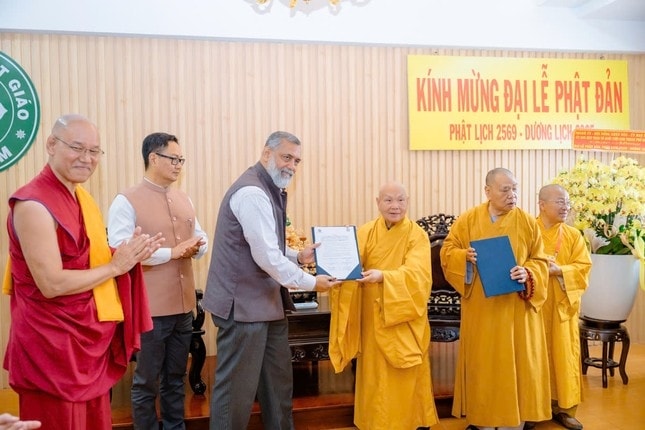 Văn bản ghi nhớ với 5 nội dung quan trọng đã được thông qua các đại biểu Văn bản ghi nhớ với 5 nội dung quan trọng đã được thông qua các đại biểu