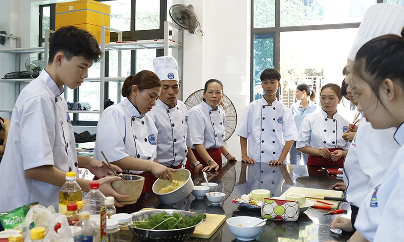 Ngành du lịch Quảng Bình và các đại phương  tăng cường tổ chức đào tạo, tập huấn cho đội ngũ phục vụ khách du lịch 