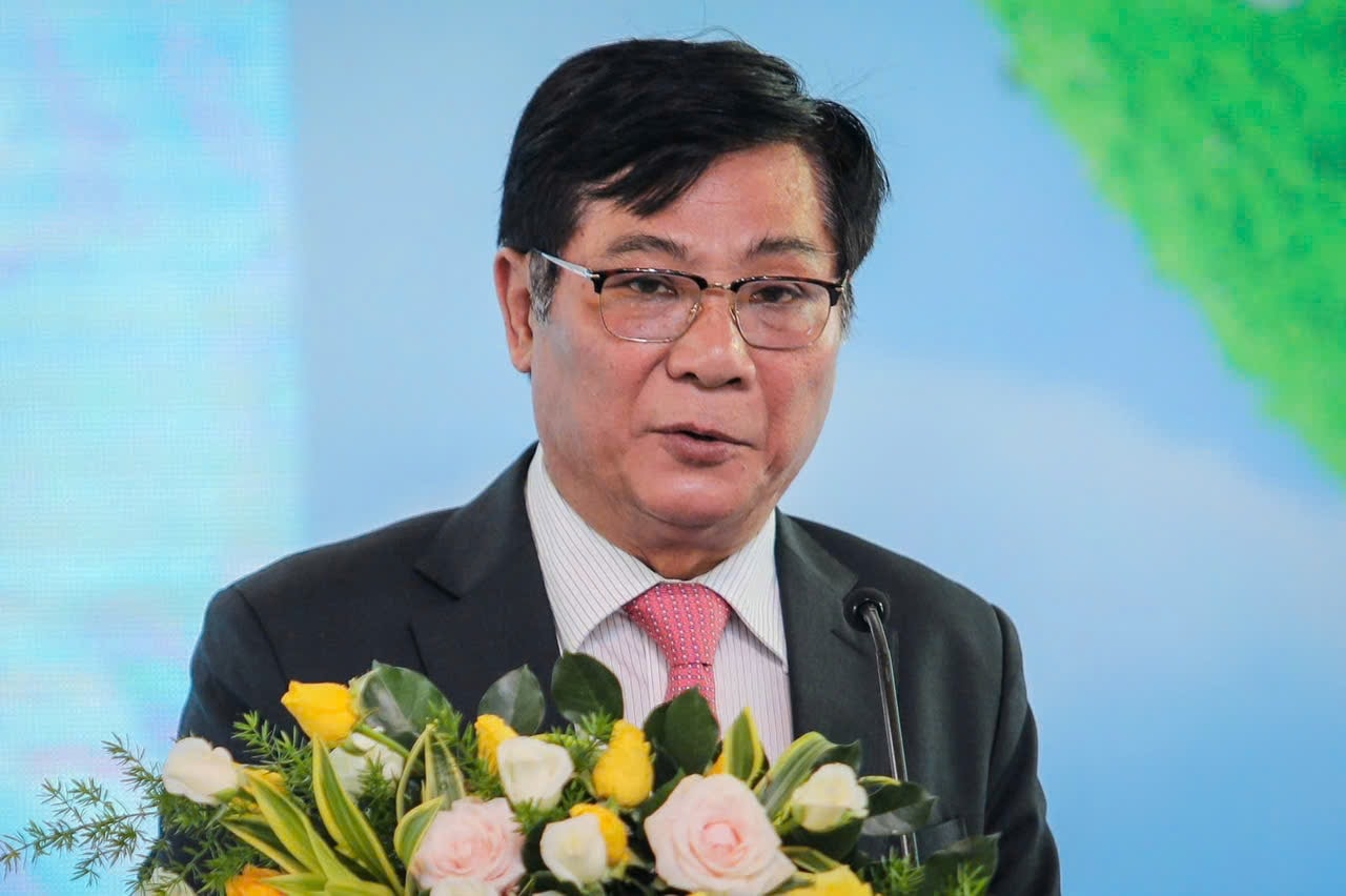 PGS. TS. Trần Quang Trung, Chủ tịch Hiệp hội Sữa Việt Nam cho biết, người tiêu dùng nên lựa chọn mua sản phẩm của các thương hiệu uy tín, có nguồn gốc rõ ràng, được phân phối qua hệ thống chính thức - Ảnh: TL PGS. TS. Trần Quang Trung, Chủ tịch Hiệp hội Sữa Việt Nam cho biết, người tiêu dùng nên lựa chọn mua sản phẩm của các thương hiệu uy tín, có nguồn gốc rõ ràng, được phân phối qua hệ thống chính thức - Ảnh: TL