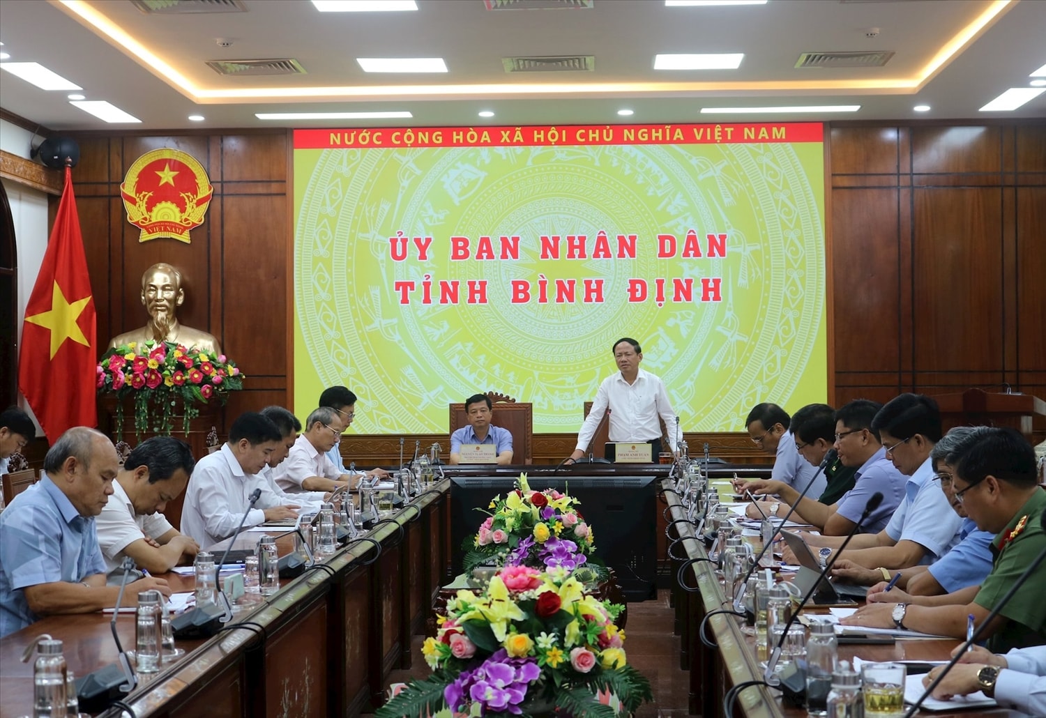Quang cảnh cuộc họp