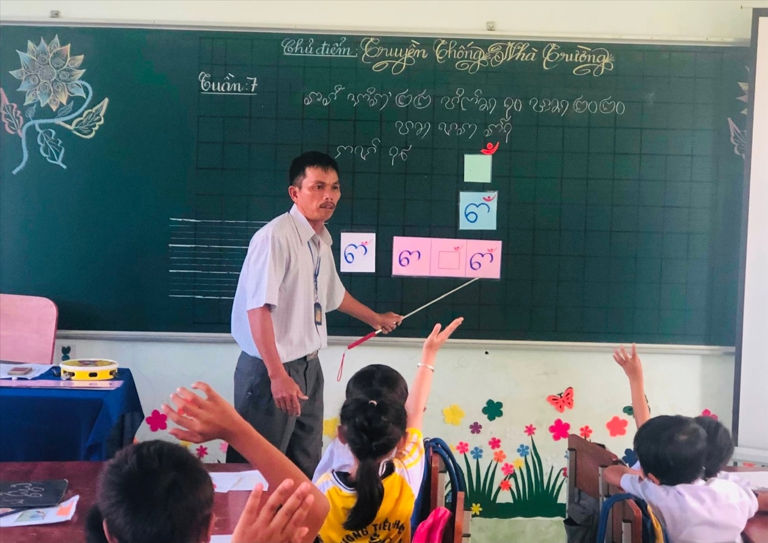 Công tác bảo tồn và phát triển tiếng nói, chữ viết của các dân tộc thiểu số hiện đang được Bộ Giáo dục và Đào tạo đặc biệt quan tâm và đẩy mạnh triển khai trên phạm vi cả nước. 