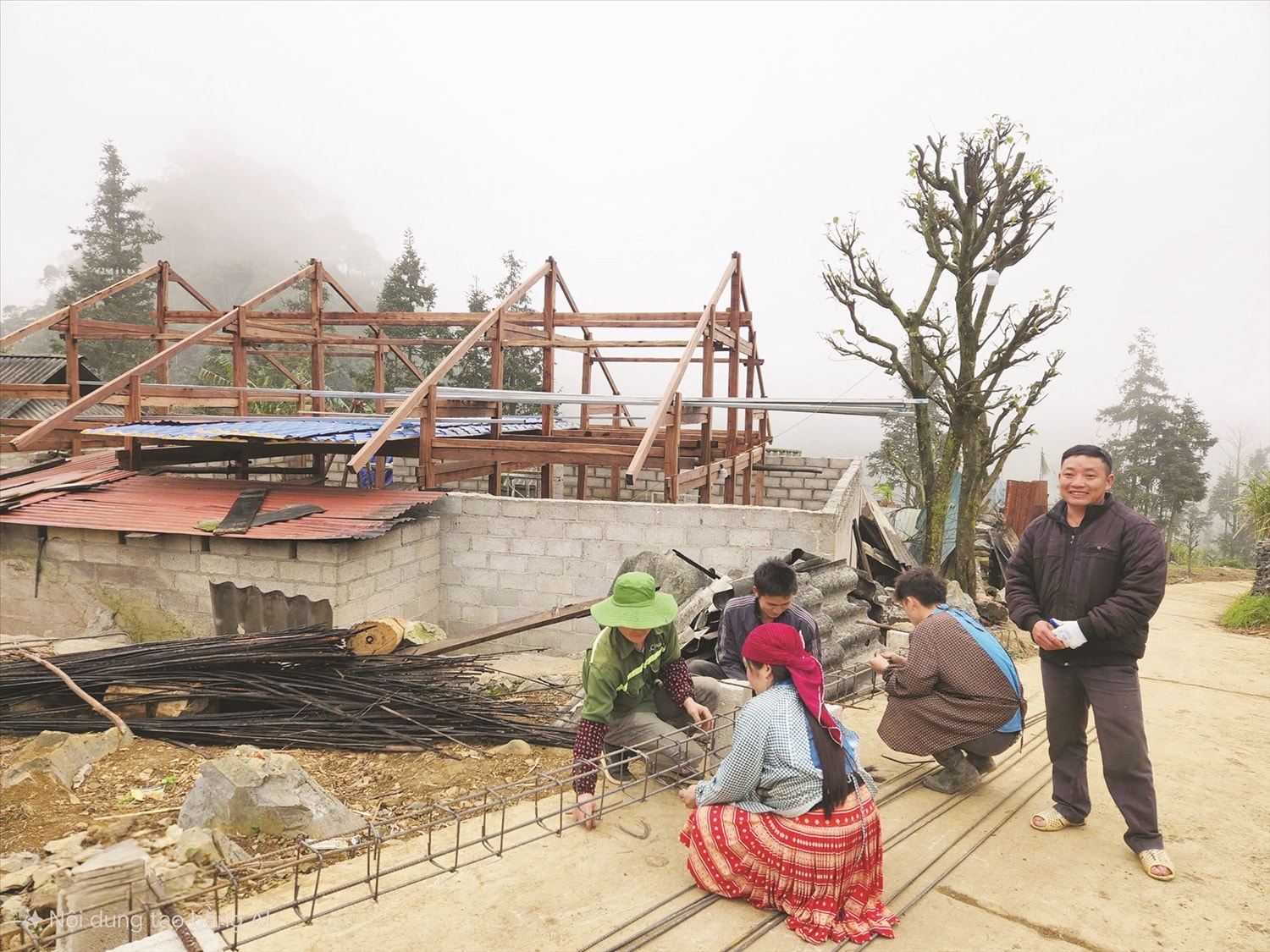 Nhờ vận dụng hiệu quả kiến thức về chăn nuôi bò vỗ béo, ông Vàng Nỏ Sính, Trưởng thôn Sảng Chải B, xã Lũng Pù, đã có điều kiện kinh tế để xây dựng nhà ở khang trang hơn Nhờ vận dụng hiệu quả kiến thức về chăn nuôi bò vỗ béo, ông Vàng Nỏ Sính, Trưởng thôn Sảng Chải B, xã Lũng Pù, đã có điều kiện kinh tế để xây dựng nhà ở khang trang hơn