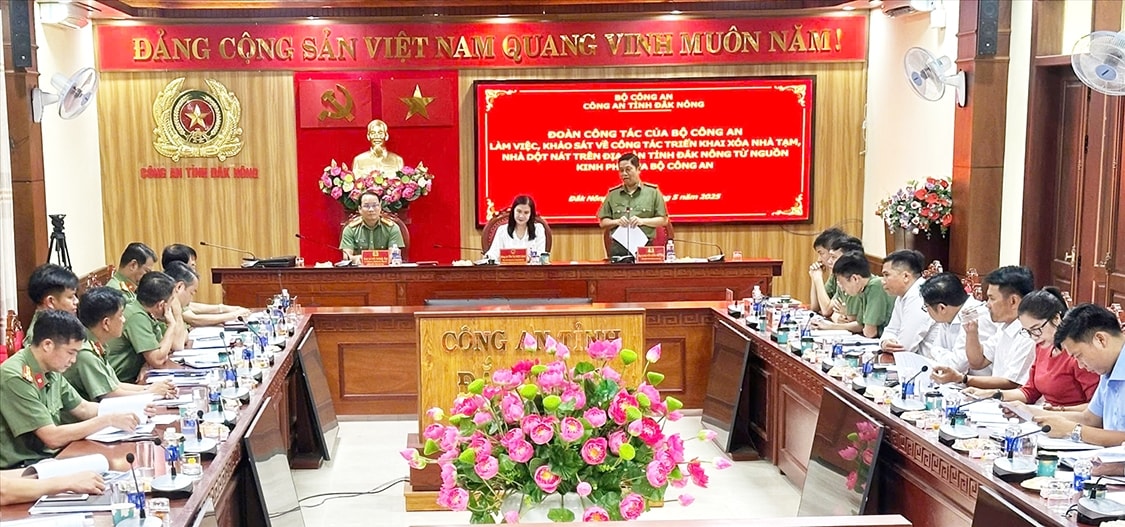 Đoàn công tác của Bộ Công an làm việc với tỉnh Đắk Nông về công tác xóa nhà tạm, nhà dột nát