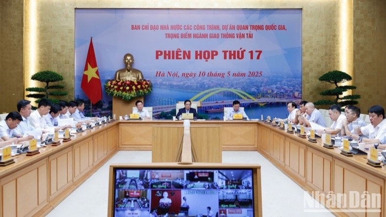 Quang cảnh phiên họp. (Ảnh: TRẦN HẢI) Quang cảnh phiên họp. (Ảnh: TRẦN HẢI)
