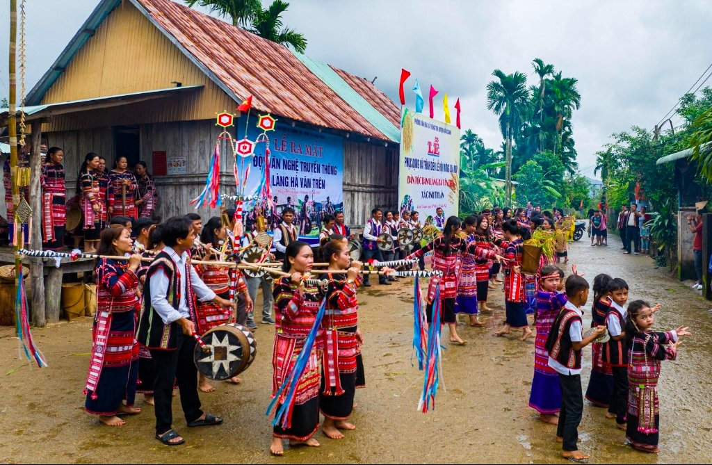 Với người Ba Na ở Bình Định, thổ cẩm là một phần không thể thiếu trong đời sống
