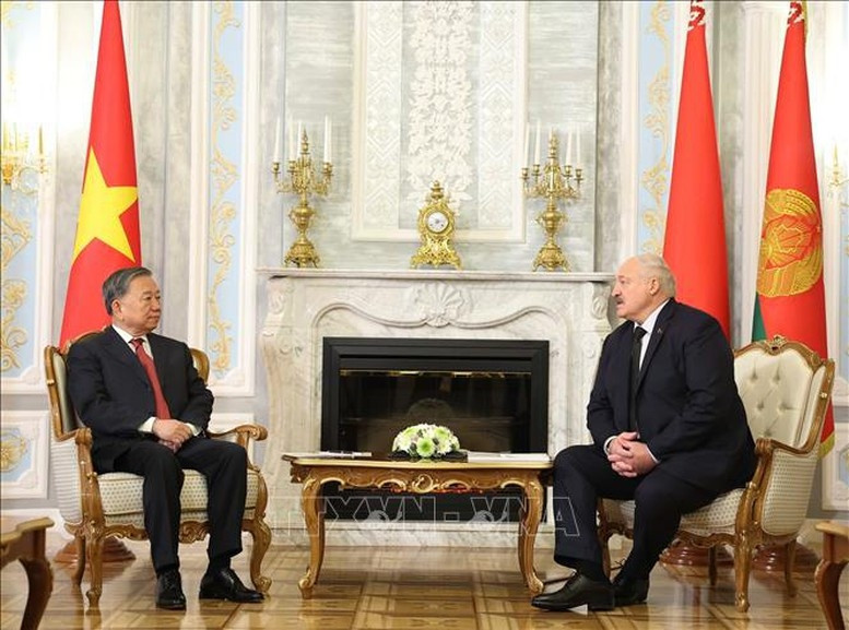 Tổng Bí thư Tô Lâm hội đàm hẹp với Tổng thống Belarus A.Lukashenko. Ảnh: TTXVN