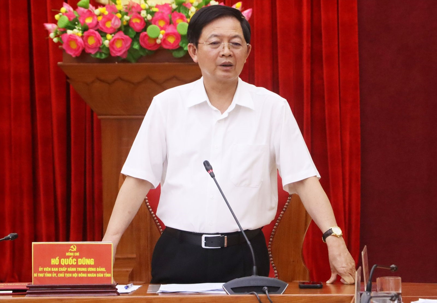 Ông Hồ Quốc Dũng, Bí thư Tỉnh uỷ, Chủ tịch HĐND tỉnh Bình ĐỊnh phát biểu tại phiên họp