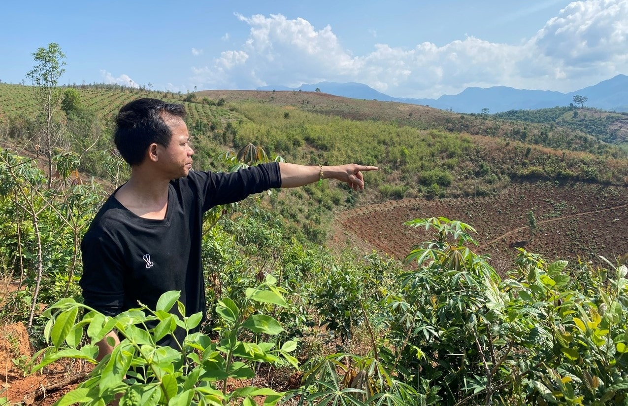 Anh A Phú, thôn Tê Pên, xã Đăk Trăm, huyện Đăk Tô chỉ về khu đất mà trước đây anh đã chuyển nhượng thông qua bà Y Phím