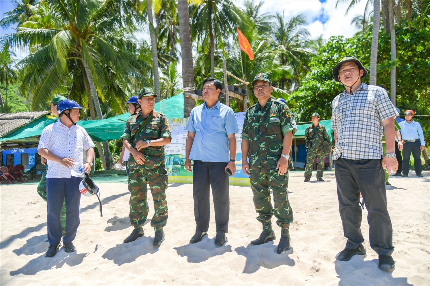 Bí thư Tỉnh ủy Kiên Giang Nguyễn Tiến Hải kiểm tra tại bãi Cây Mến (xã An Sơn)