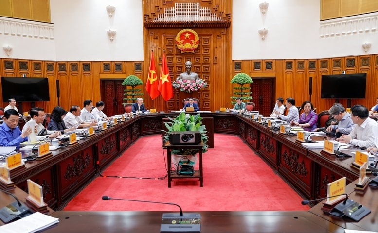 Thủ tướng nhấn mạnh yêu cầu, cùng với phân cấp, phân quyền cho địa phương, các cơ quan ở Trung ương tập trung thực hiện các nhiệm vụ quản lý nhà nước (xây dựng chiến lược, kế hoạch; thể chế, pháp luật; cơ chế, chính sách phát triển, huy động nguồn lực...) - Ảnh: VGP/Nhật Bắc Thủ tướng nhấn mạnh yêu cầu, cùng với phân cấp, phân quyền cho địa phương, các cơ quan ở Trung ương tập trung thực hiện các nhiệm vụ quản lý nhà nước (xây dựng chiến lược, kế hoạch; thể chế, pháp luật; cơ chế, chính sách phát triển, huy động nguồn lực...) - Ảnh: VGP/Nhật Bắc