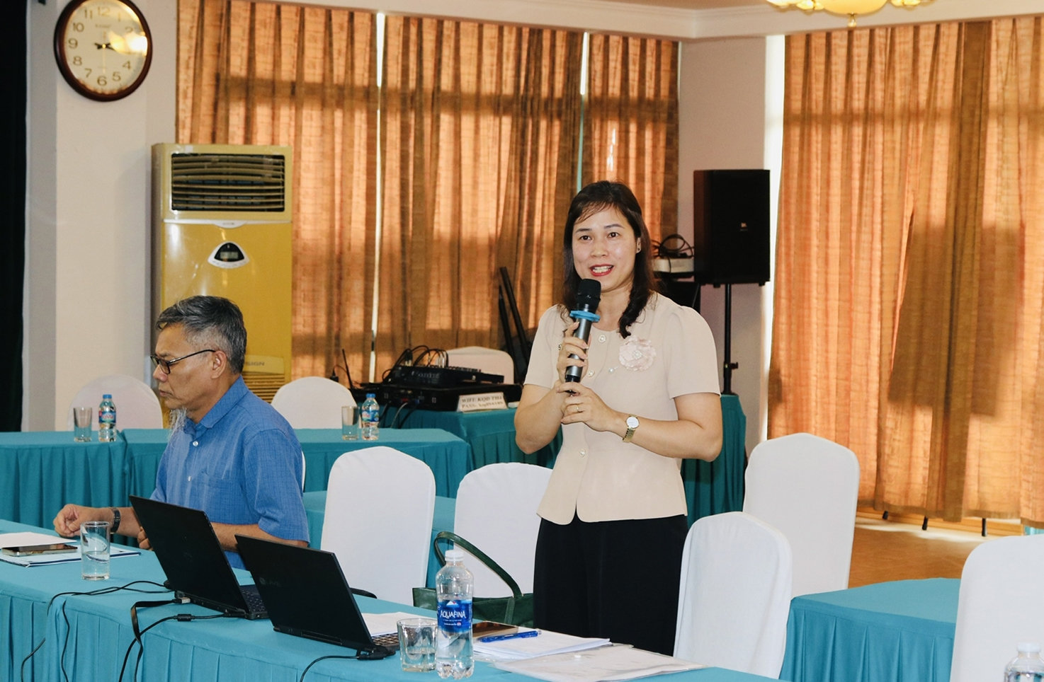 Bà Tạ Thu Thủy - Phó Trưởng phòng Nghiên cứu và Hợp tác phát triển, Viện Chiến lược và khoa học thanh tra, báo cáo tại Hội thảo