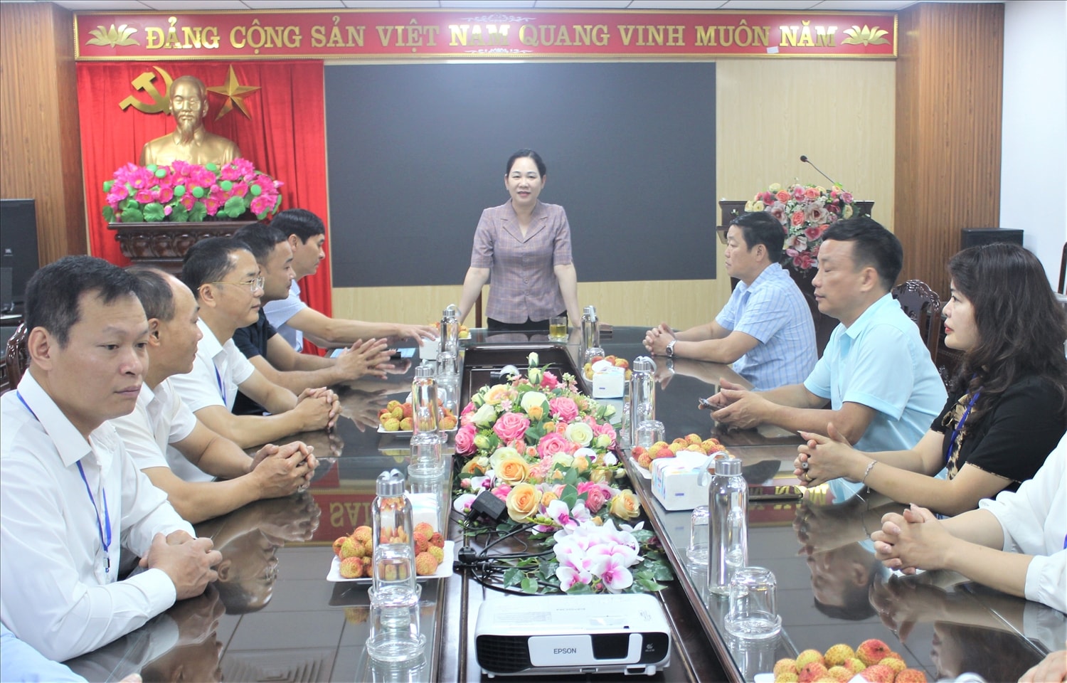 Quang cảnh buổi làm việc Quang cảnh buổi làm việc