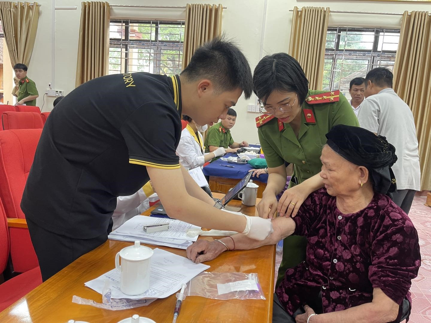 Việc lấy mẫu ADN cho thân nhân các gia đình liệt sĩ chưa xác định được thông tin là bước chuẩn bị đầu tiên cho việc xác định danh tính hài cốt các liệt sĩ còn thiếu thông tin