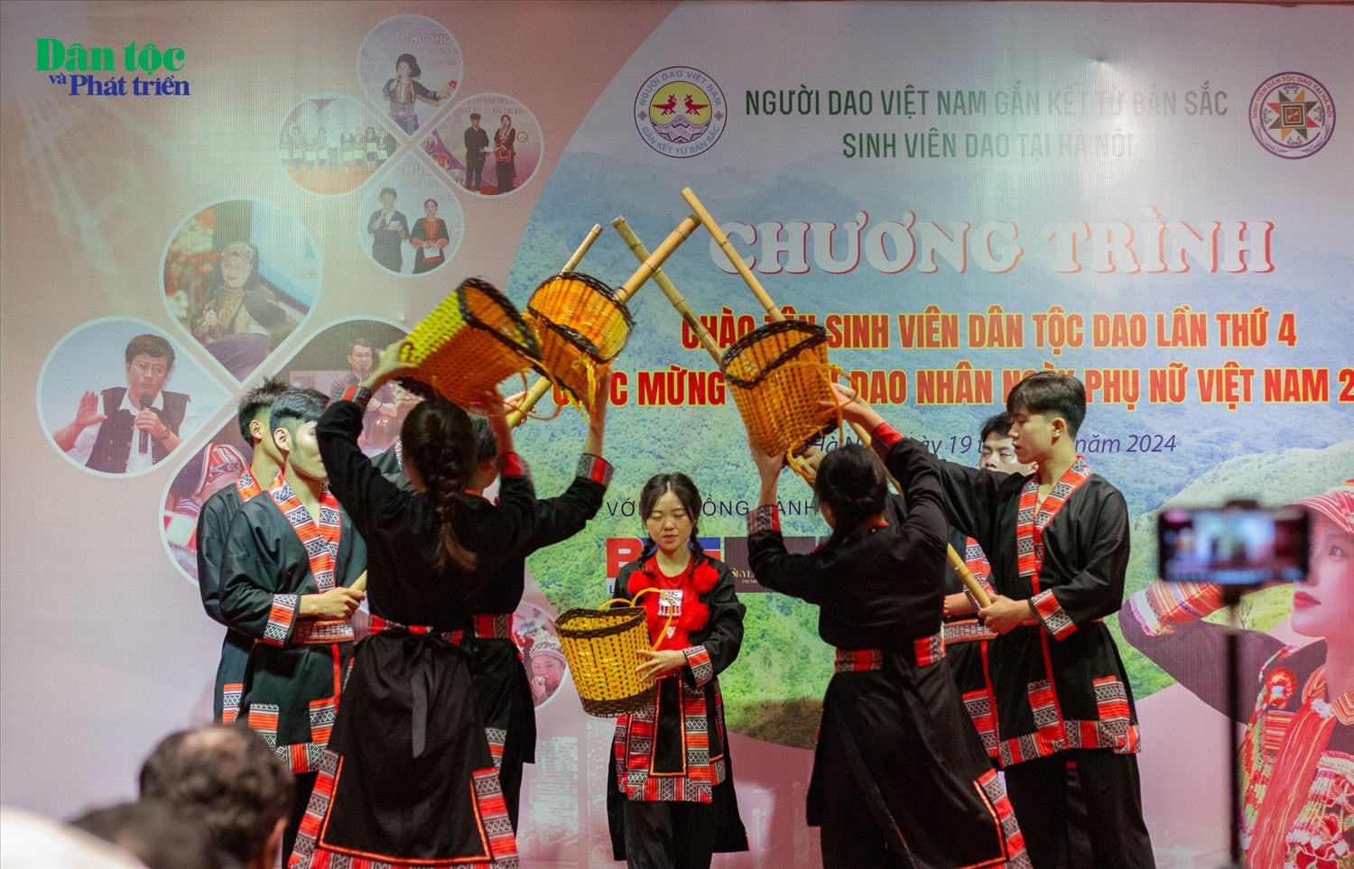 “Chào tân sinh viên & Chúc mừng phụ nữ Dao nhân ngày phụ nữ Việt Nam 20/10” một trong những hoạt động thường niên của hai hội nhóm nhằm giao lưu, lan tỏa văn hóa Dao tới muôn nơi (Ảnh: Sinh viên dân tộc Dao tại Hà Nội) “Chào tân sinh viên & Chúc mừng phụ nữ Dao nhân ngày phụ nữ Việt Nam 20/10” một trong những hoạt động thường niên của hai hội nhóm nhằm giao lưu, lan tỏa văn hóa Dao tới muôn nơi (Ảnh: Sinh viên dân tộc Dao tại Hà Nội)