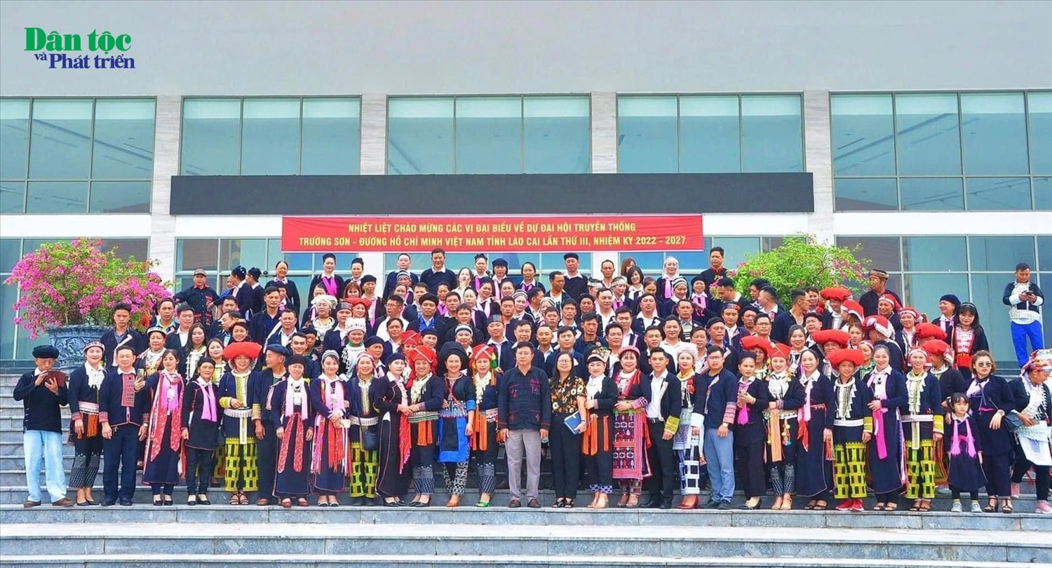 “Tinh thần hiếu học của người Dao đang bị thử thách mạnh mẽ!”, đó là nhận định chung của hầu hết những cá nhân được phỏng vấn trong quá trình viết nên loạt bài này. “Tinh thần hiếu học của người Dao đang bị thử thách mạnh mẽ!”, đó là nhận định chung của hầu hết những cá nhân được phỏng vấn trong quá trình viết nên loạt bài này.