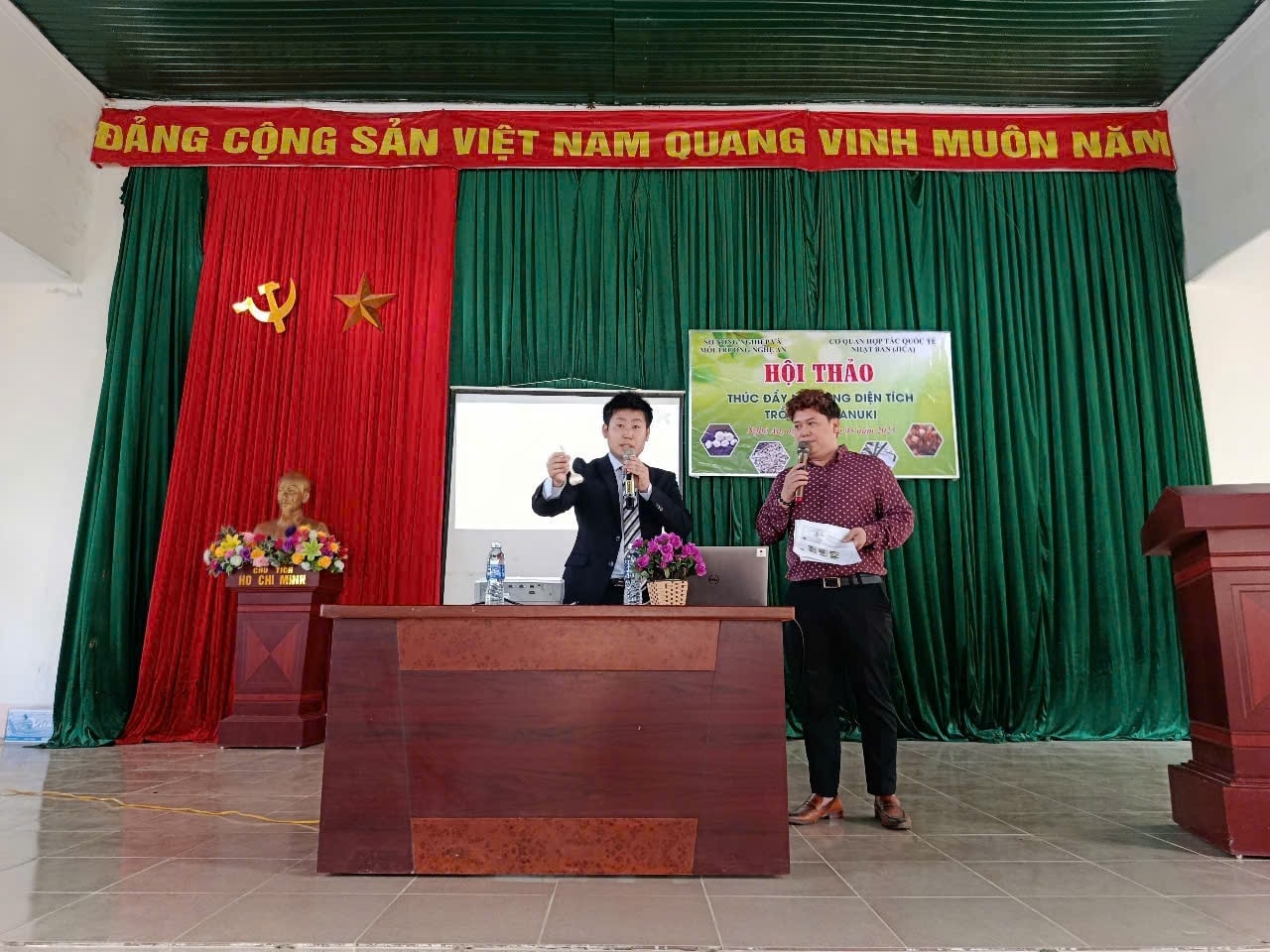 Chuyên gia kỹ thuật của JICA đánh giá tính ưu việt và khả năng mở rộng diện tích của tỏi Saniki