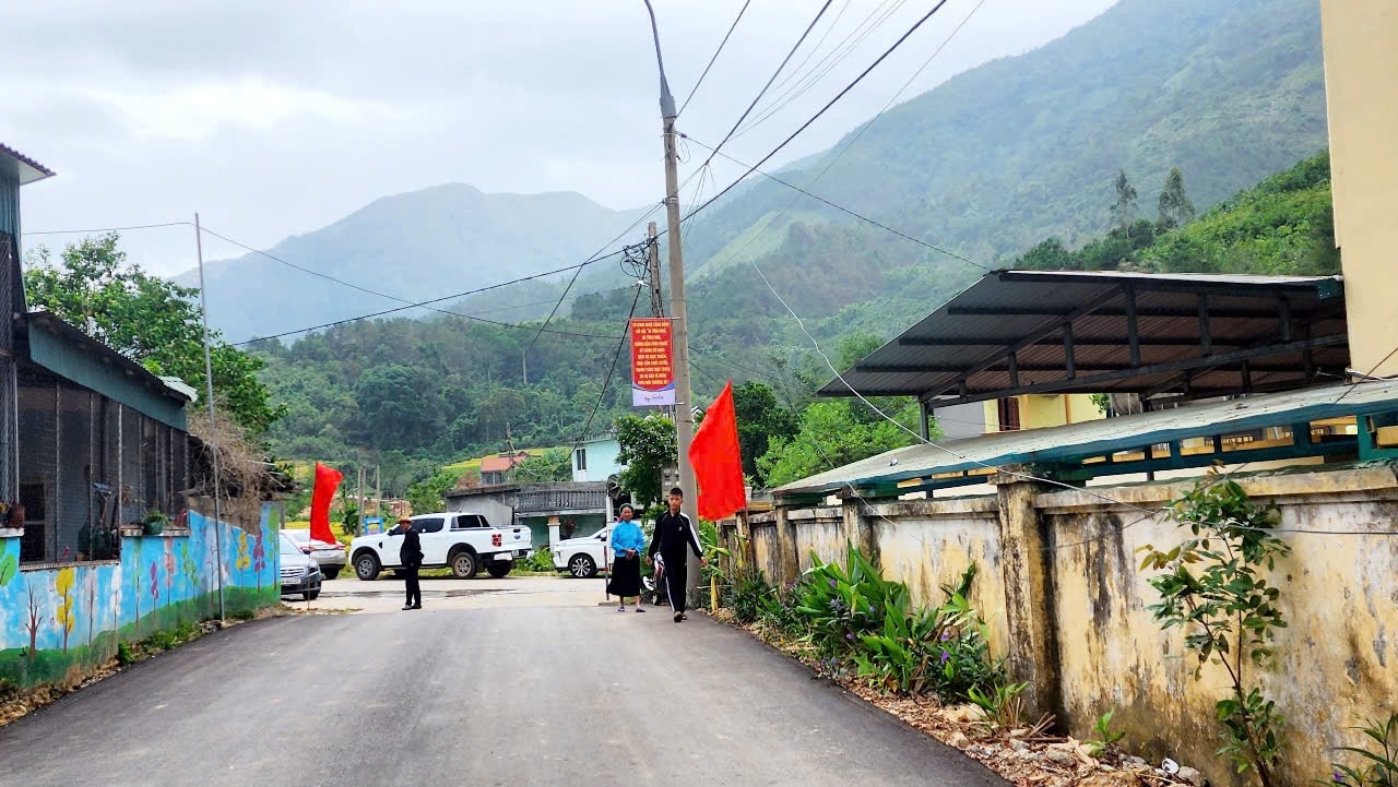Đường vào các thôn, bản ở Đại Dực đều được bê tông Đường vào các thôn, bản ở Đại Dực đều được bê tông