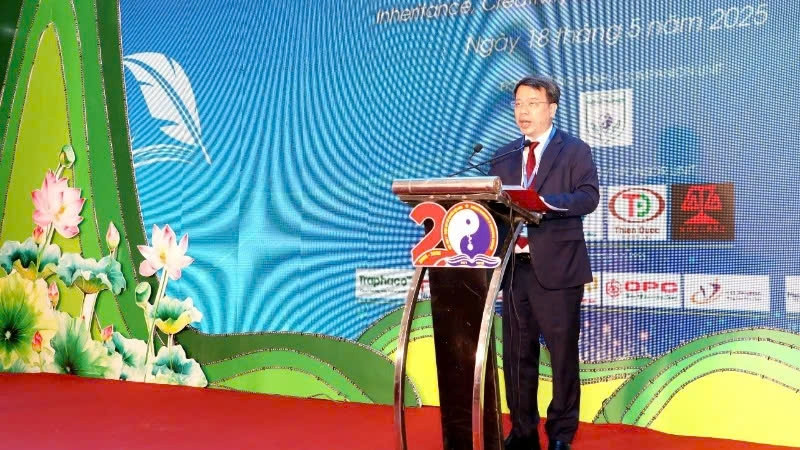 Phó Giáo sư, Tiến sĩ Nguyễn Quốc Huy, Giám đốc Học viện Y-Dược học cổ truyền Việt Nam phát biểu khai mạc hội thảo. Ảnh:TL