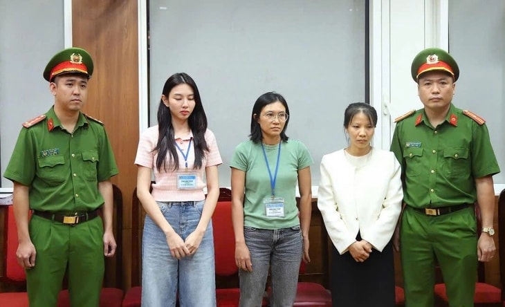 Các bị can Nguyễn Thúc Thuỳ Tiên, Phạm Thị Diễm Trinh và Trần Thị Lệ Thu (từ trái qua phải). Ảnh Bộ Công an cung cấp