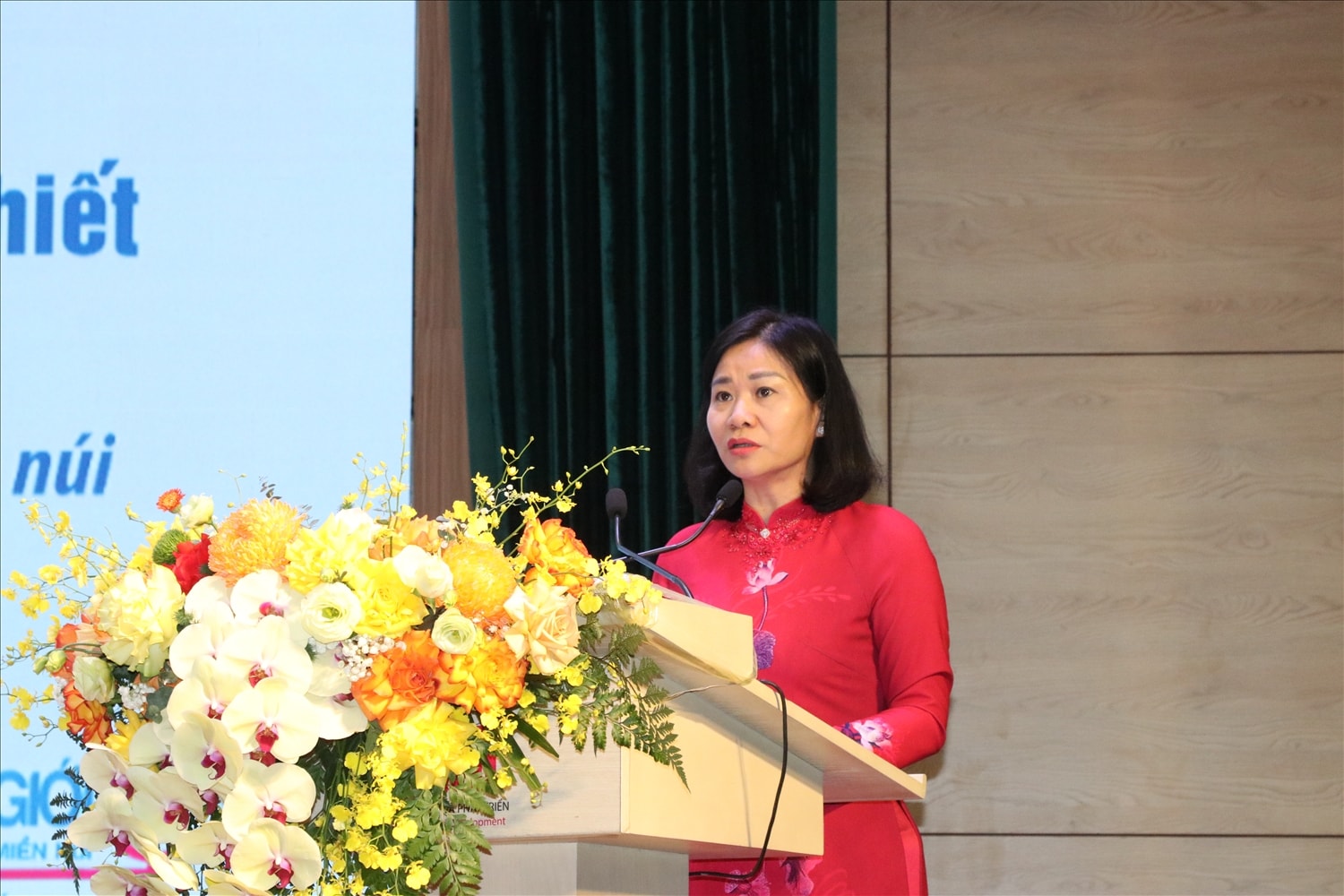 Bà Nguyễn Thị Tuyến, Ủy viên Trung ương Đảng, Chủ tịch Hội LHPN Việt Nam phát biểu tại Hội nghị