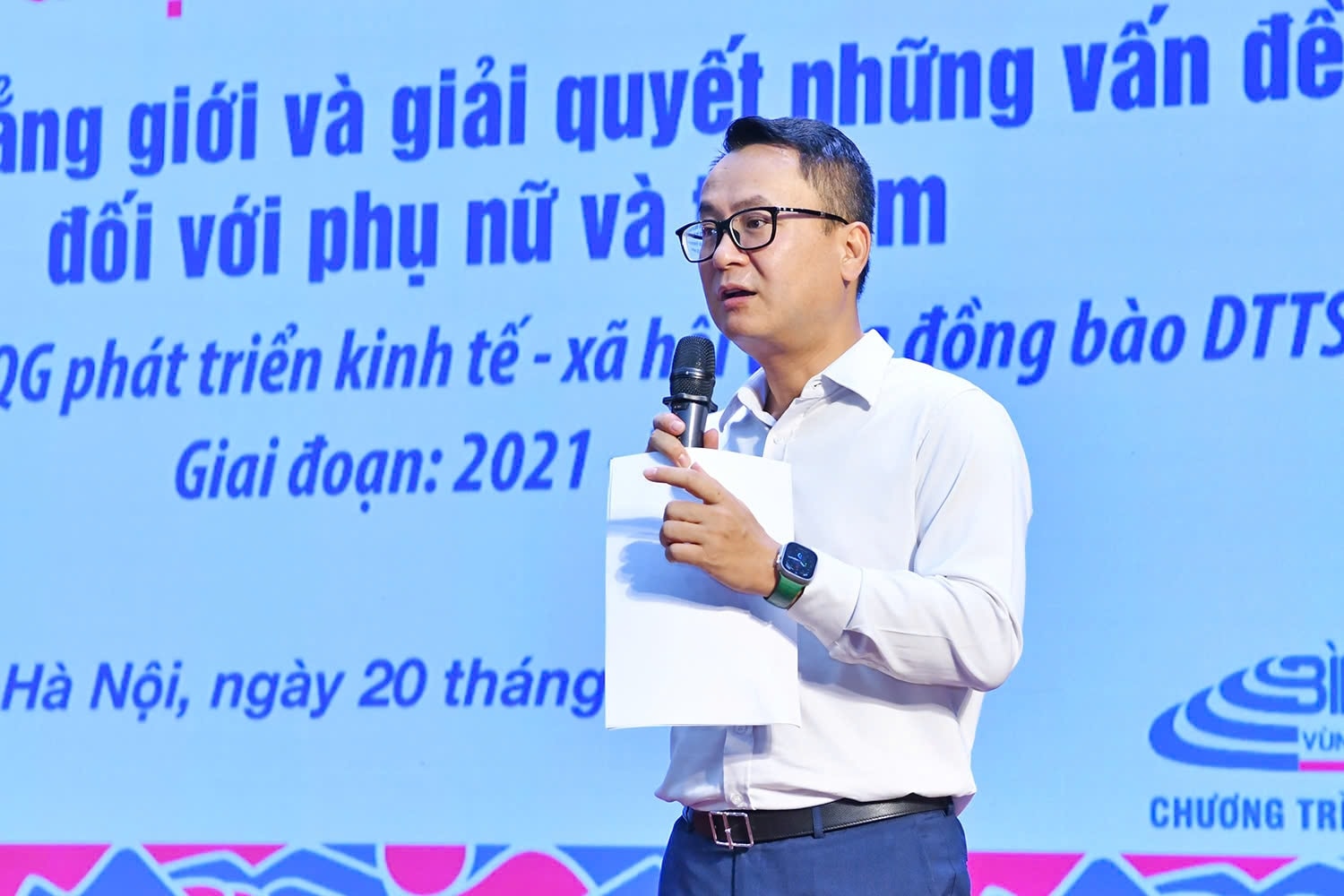 Ông Hà Việt Quân, Chánh Văn phòng  Quốc gia về dân tộc và miền núi phát biểu tại Hội nghị