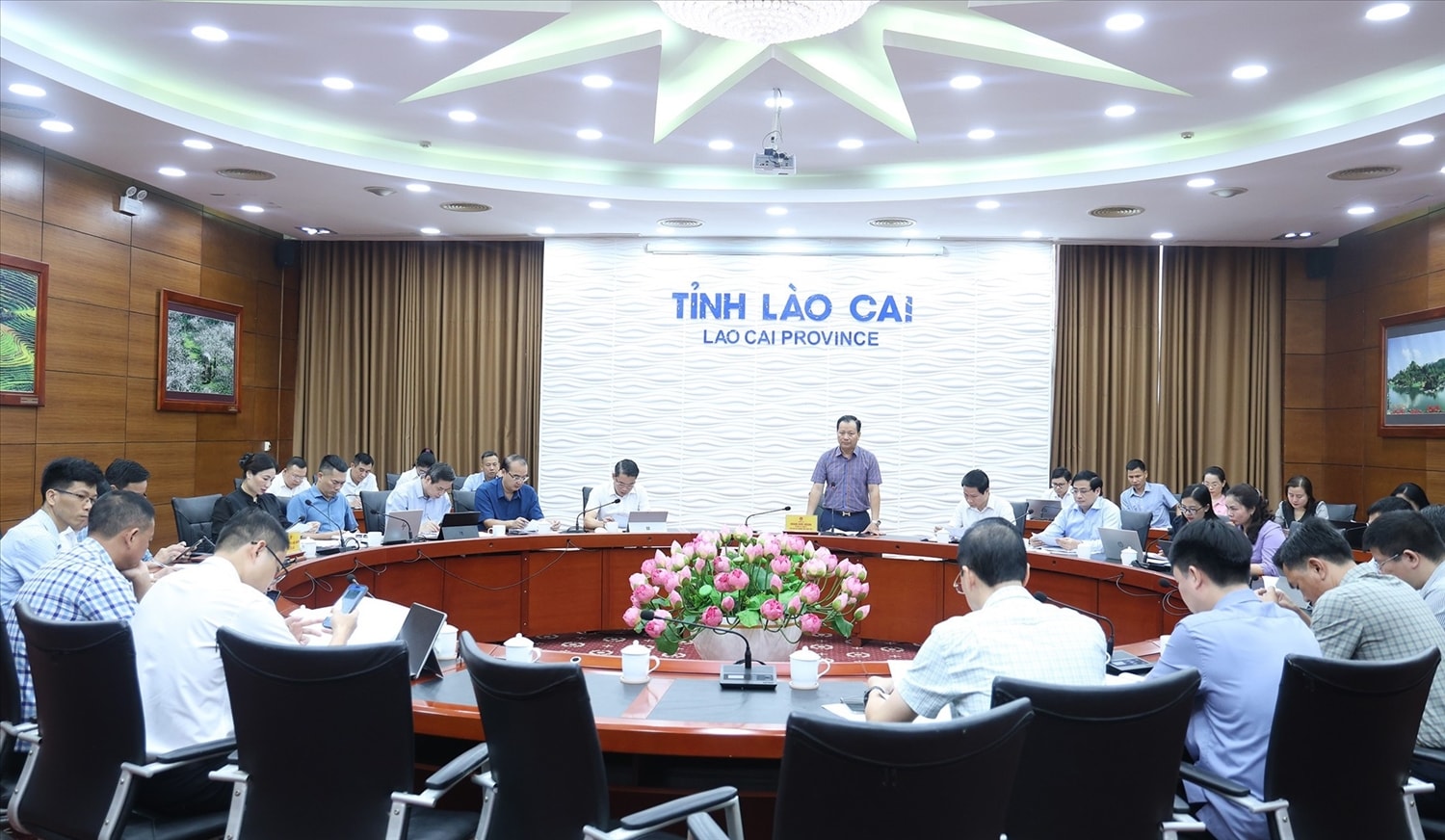 Phó Chủ tịch Thường trực UBND tỉnh Lào Cai Hoàng Quốc Khánh chủ trì hội nghị bàn giải pháp đẩy nhánh tiến độ giải ngân vốn các Chương trình MTQG