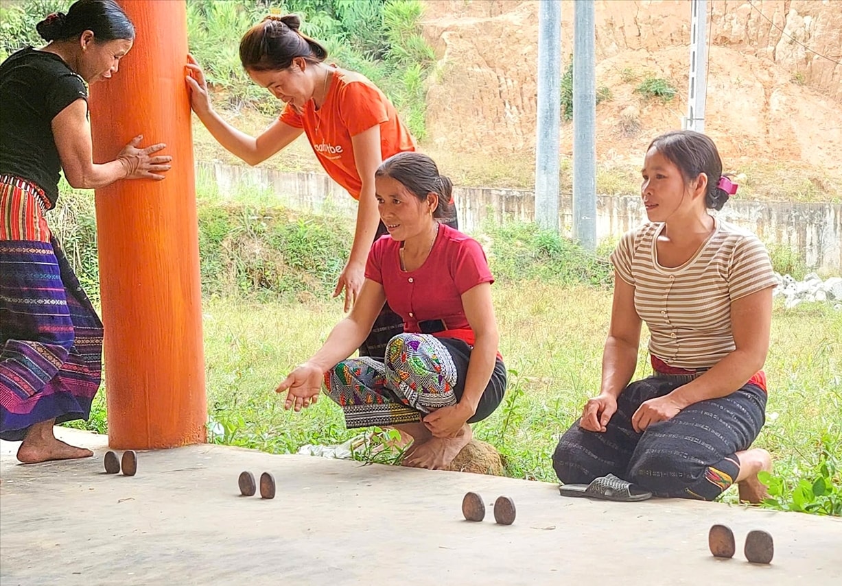 Trò chơi dân gian của dân tộc Thái tại xã Hạnh Dịch, huyện Quế Phong, tỉnh Nghệ An được người dân lưu truyền đến hôm nay. Ảnh: BH