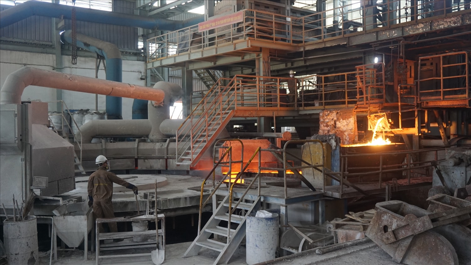 Công nhân Chi nhánh luyện đồng Lào Cai - Vimico luôn chấp hành nghiêm các quy định về ATLĐ