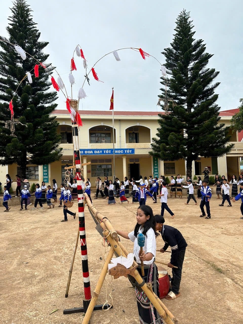 Học sinh Trường THCS Đạ Ròn được giáo dục di sản văn hóa trong môi trường học đường