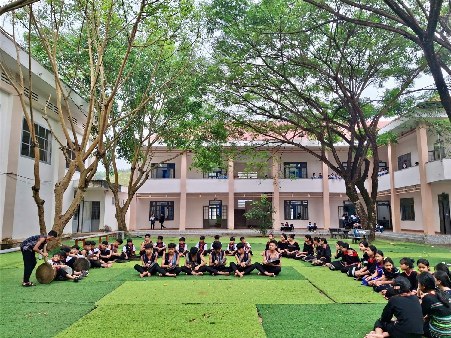 (bài CTV) Khi trường học rộn tiếng cồng chiêng 4