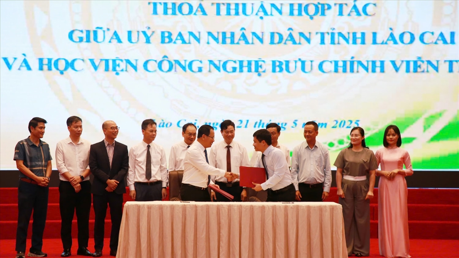 UBND tỉnh Lào Cai và Học viện Công nghệ Bưu chính - Viễn thông ký kết biên bản hợp tác về chuyển đổi số