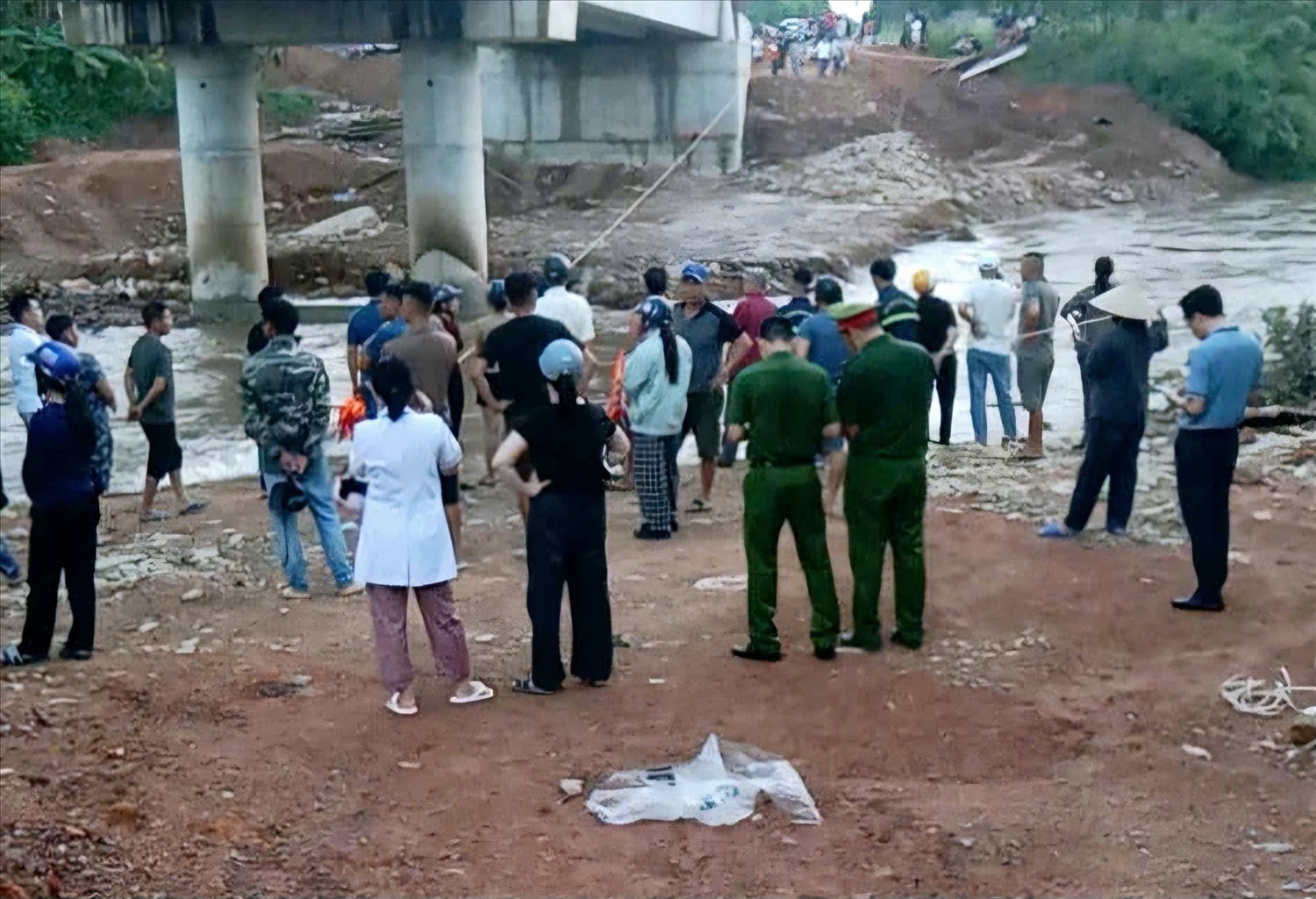 Đã tìm thấy nạn nhân thứ 5 trong vụ mất tích do lũ cuốn
