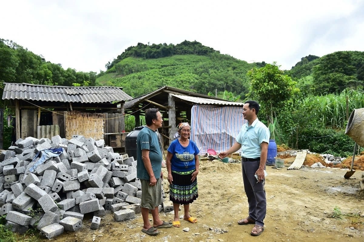 Bà con dân tộc Mông, thôn Tân An, xã Đông Thọ, huyện Sơn Dương, tỉnh Tuyên Quang được hỗ trợ kinh phí làm nhà ở từ nguồn vốn Chương trình MTQG 1719. Bà con dân tộc Mông, thôn Tân An, xã Đông Thọ, huyện Sơn Dương, tỉnh Tuyên Quang được hỗ trợ kinh phí làm nhà ở từ nguồn vốn Chương trình MTQG 1719.